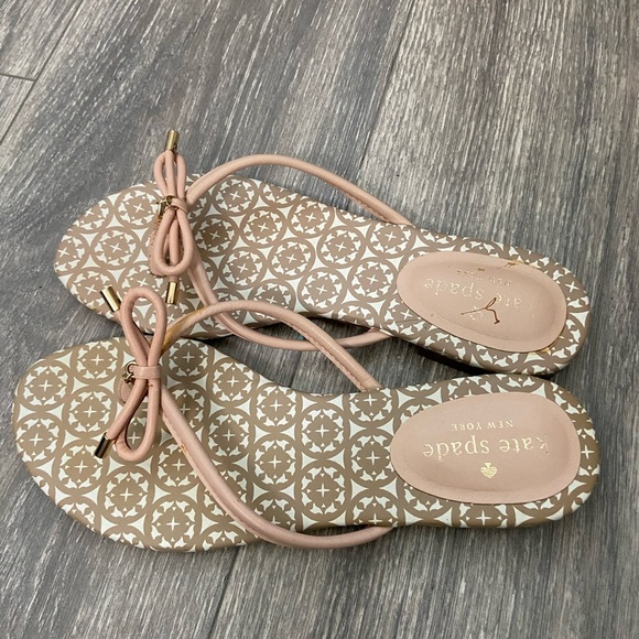 kate spade Shoes - Kate Spade Leather Beige & Pink Flip Flop Sandals Size 6